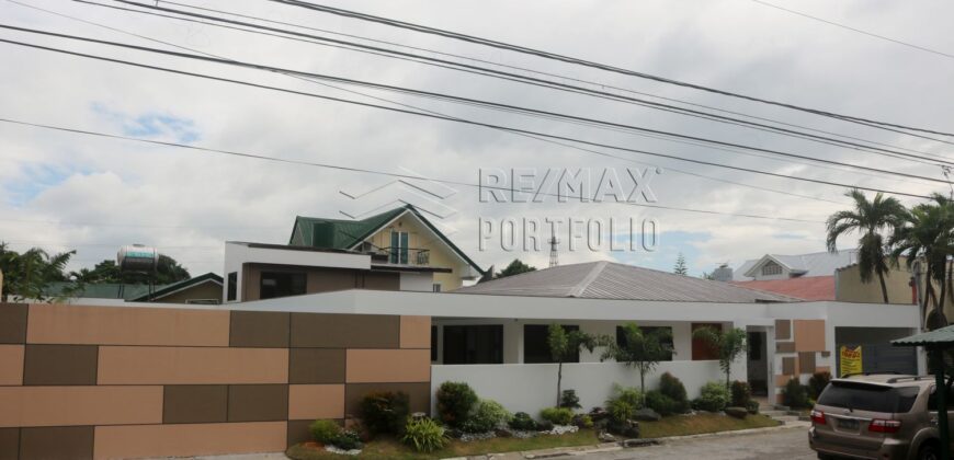 House and Lot with Swimming Pool in BF Homes, Paranaque