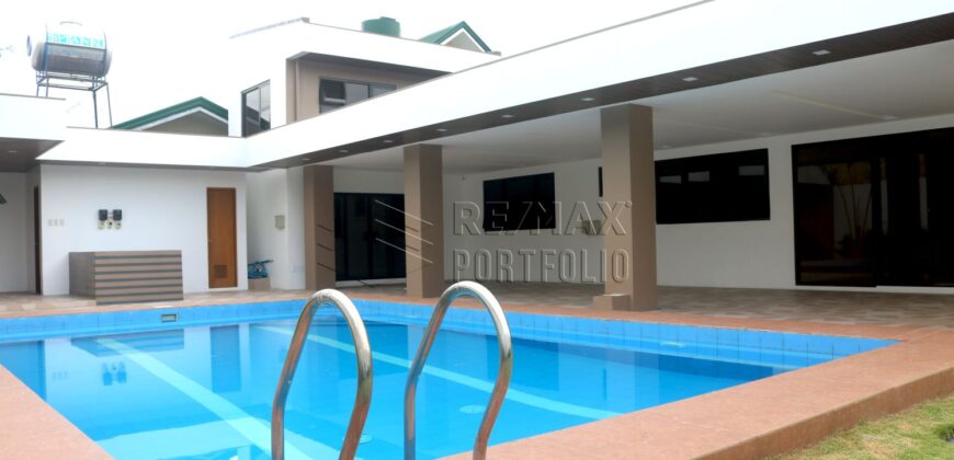 House and Lot with Swimming Pool in BF Homes, Paranaque