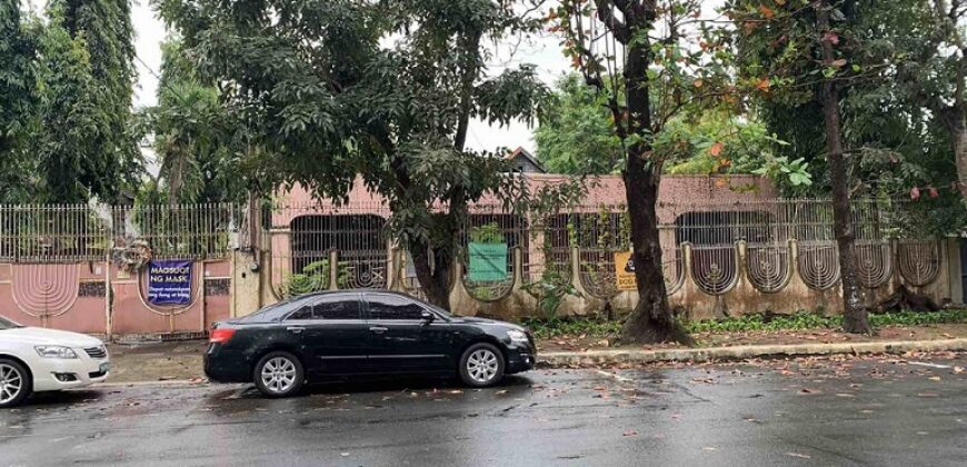 For sale 962 sqm Residental lot with old house in Varsity Hills, Quezon City