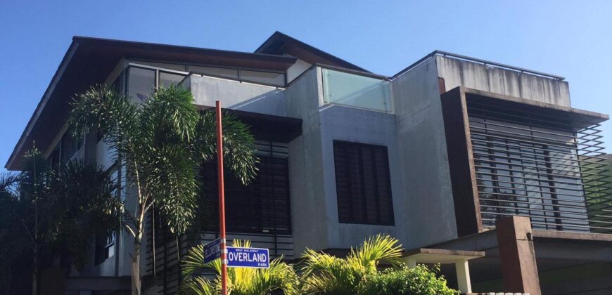 RUSH SALE:  3 -Storey Duplex House in Malanday, Marikina