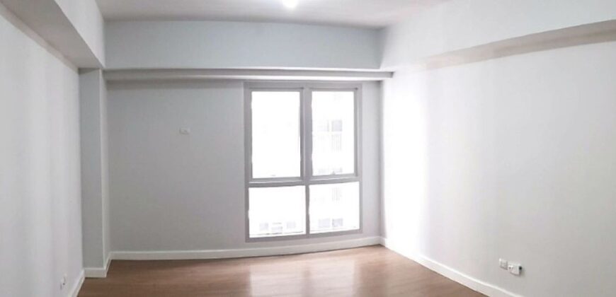 Pristine Studio Unit with Parking Slot in Two Maridien Tower at BGC, Taguig for Php 11 million❗