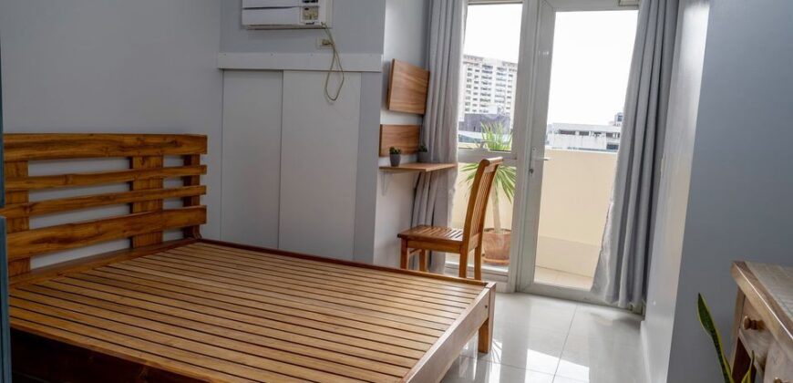 Furnished Studio unit with Balcony at Senta Makati