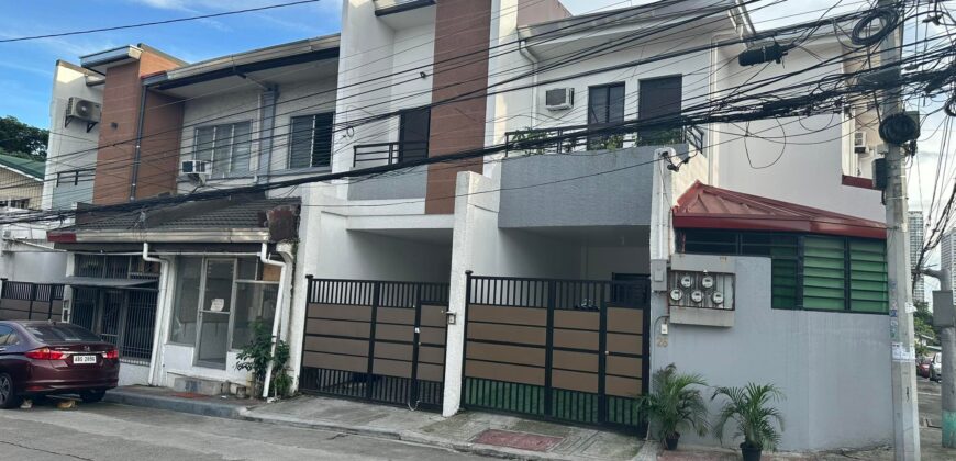 5 Units Apartment in Quezon City