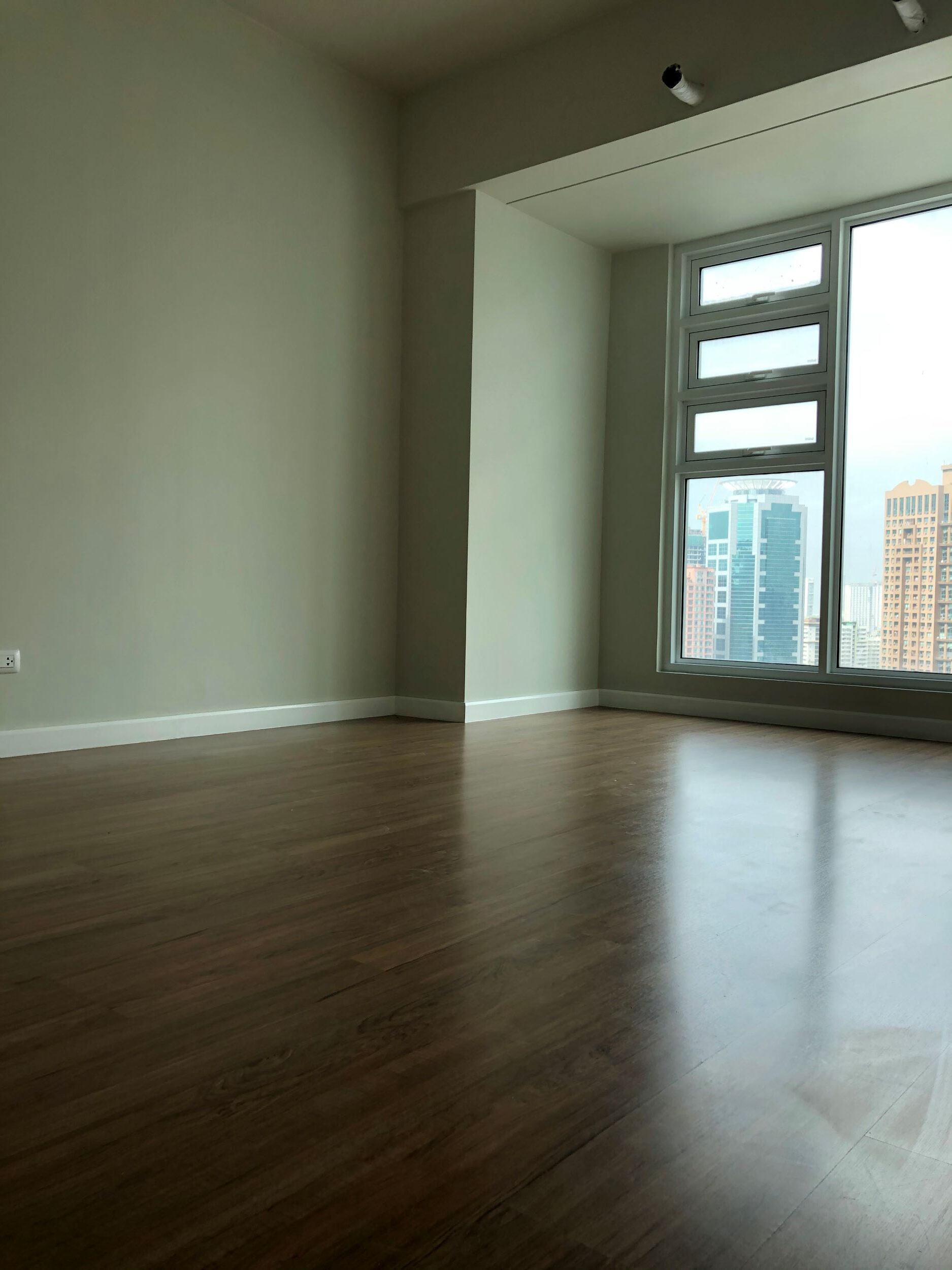 3 Bedroom Spacious Corner Unit with Parking in Greenbelt Madison, Makati