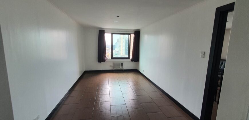 Expansive 3BR Unit in West of Ayala Condominium, Makati City! | A Steal at Php 70,000/mo (inclusive of association dues)❗