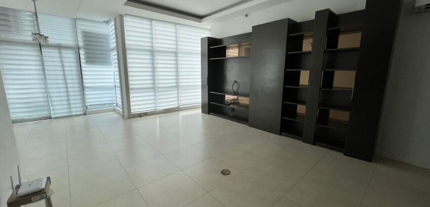 3BR Condo Corner Unit with Parking in Sapphire Residences, BGC