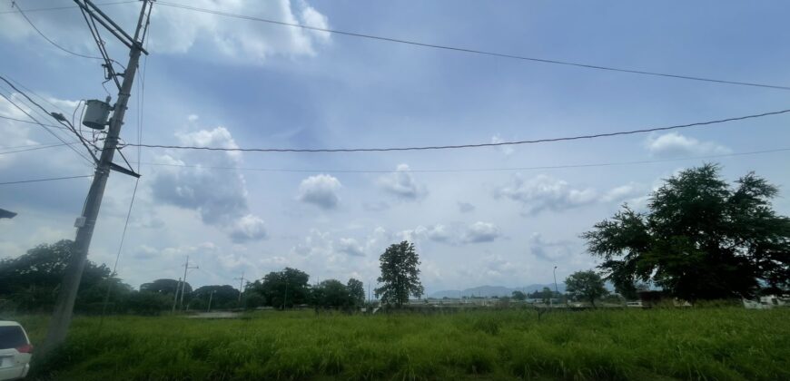204sqm Vacant Lot in Woodridge Heights Main beside LGV and La Vista