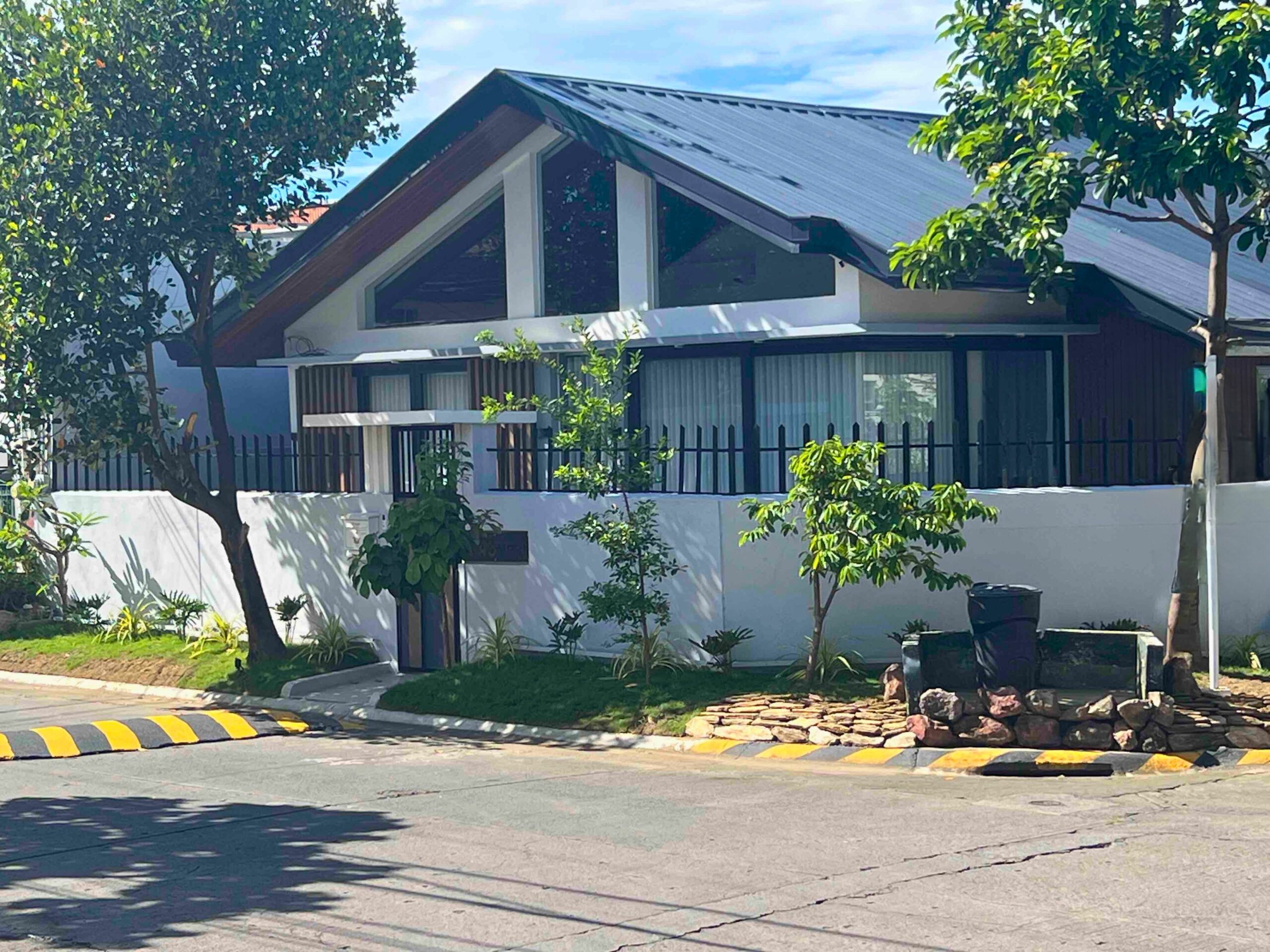 4BR HOUSE FOR SALE – BF HOMES PARAÑAQUE!