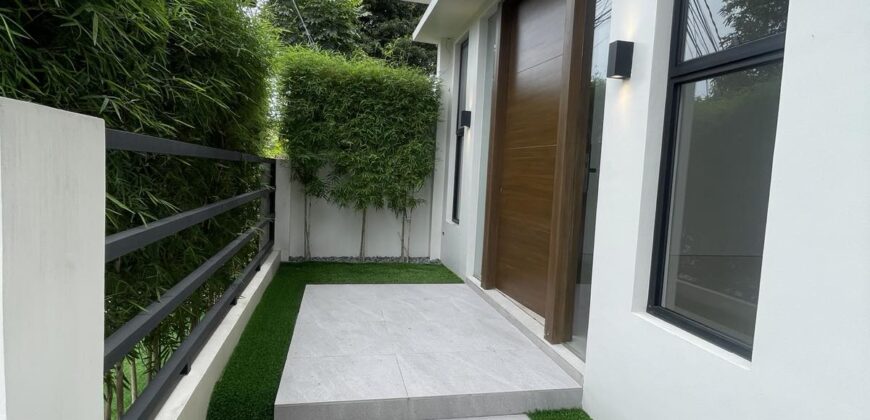 5BR House and Lot in BF West Executive, BF Homes, Parañaque City 5BR House and Lot in BF West Executive, BF Homes, Parañaque City