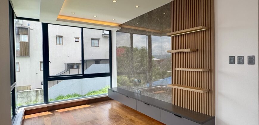 8BR House and Lot in Filinvest 2, Quezon City 8BR House and Lot in Filinvest 2, Quezon City