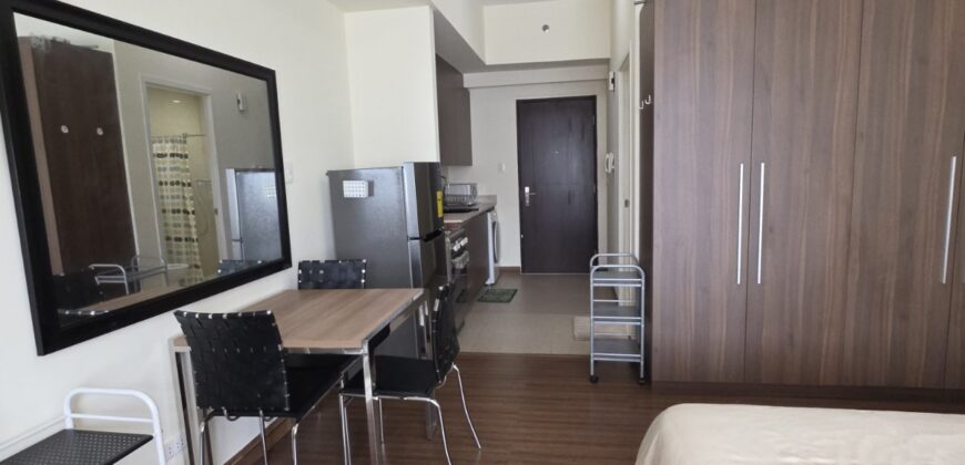 High-Floor Studio with City Views at Shang Salcedo Place, Makati City