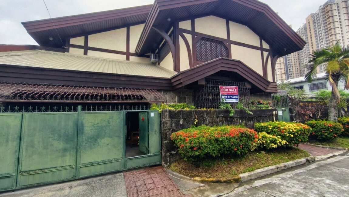 4BR House and Lot in Barangay Kapitolyo, Pasig City