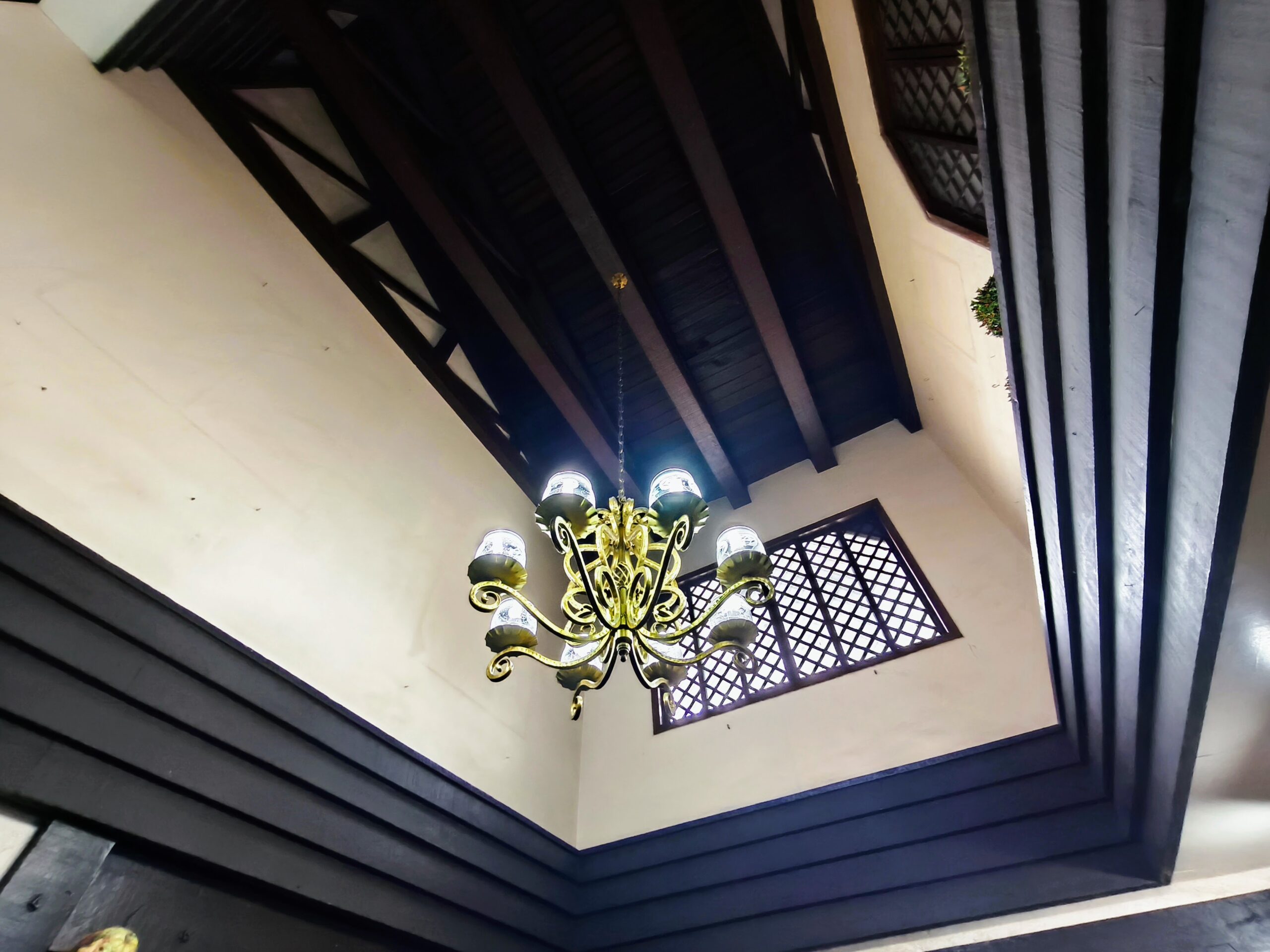 4BR House and Lot in Barangay Kapitolyo, Pasig City