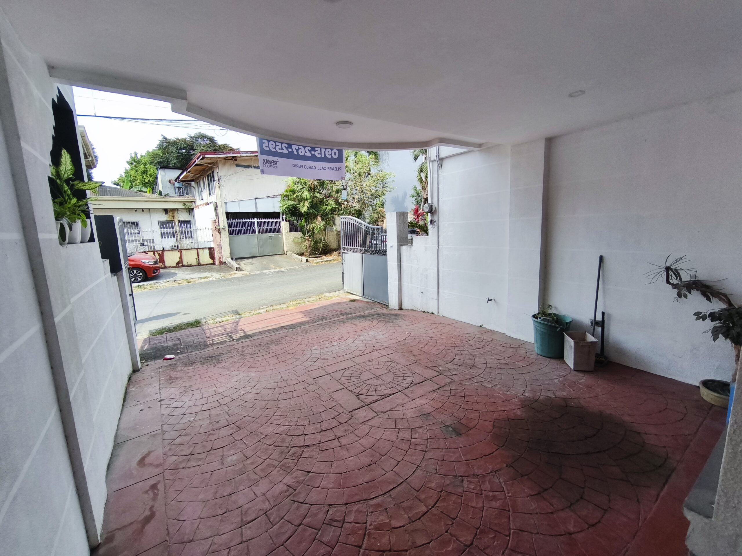 5BR 3-Storey House for Sale – St. Joseph Village QC (Near Congressional)