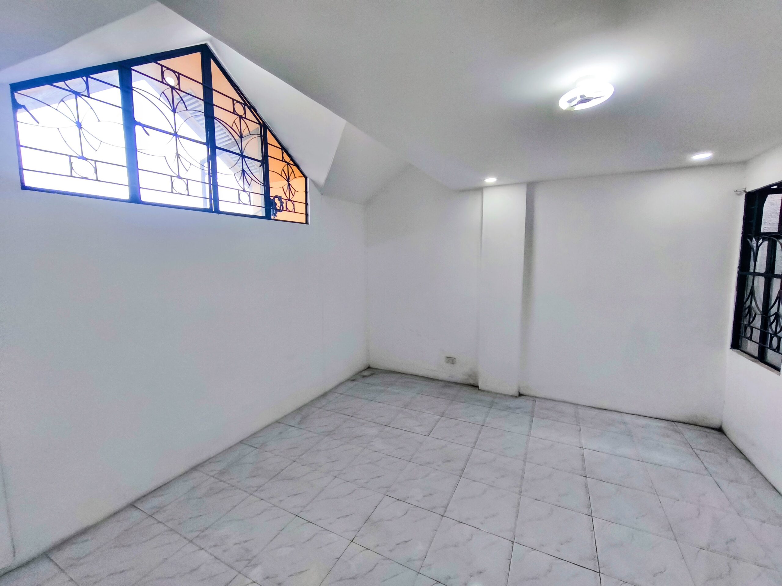 5BR 3-Storey House for Sale – St. Joseph Village QC (Near Congressional)