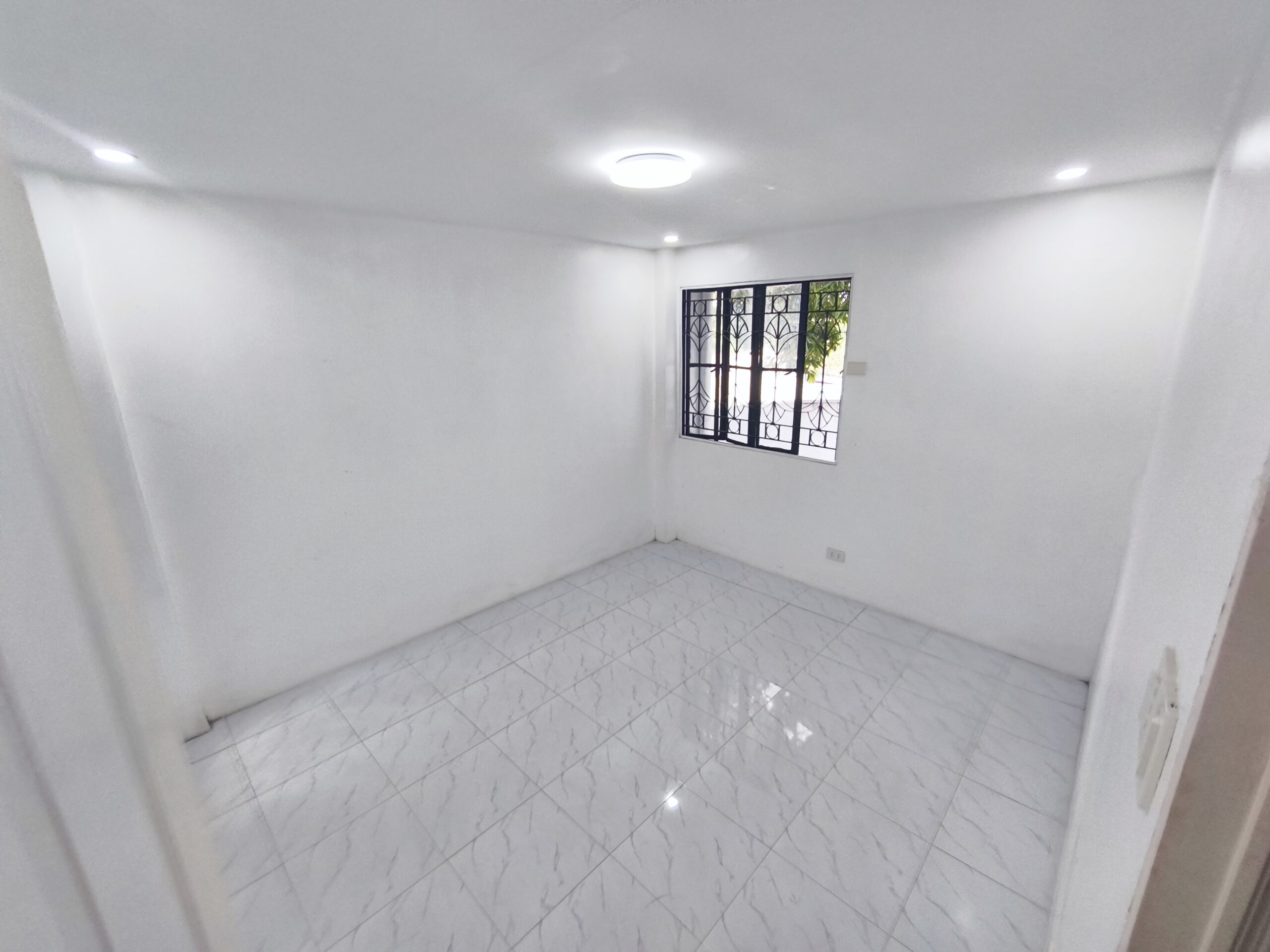 5BR 3-Storey House for Sale – St. Joseph Village QC (Near Congressional)