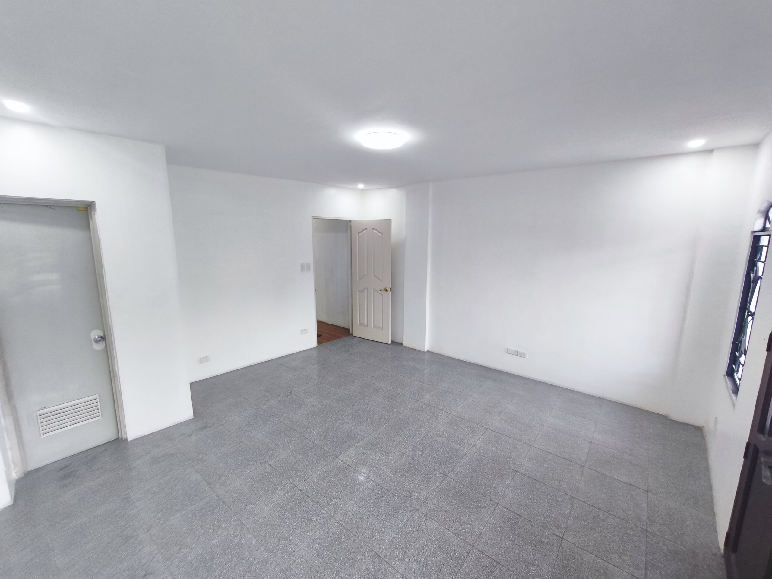 5BR 3-Storey House for Sale – St. Joseph Village QC (Near Congressional)