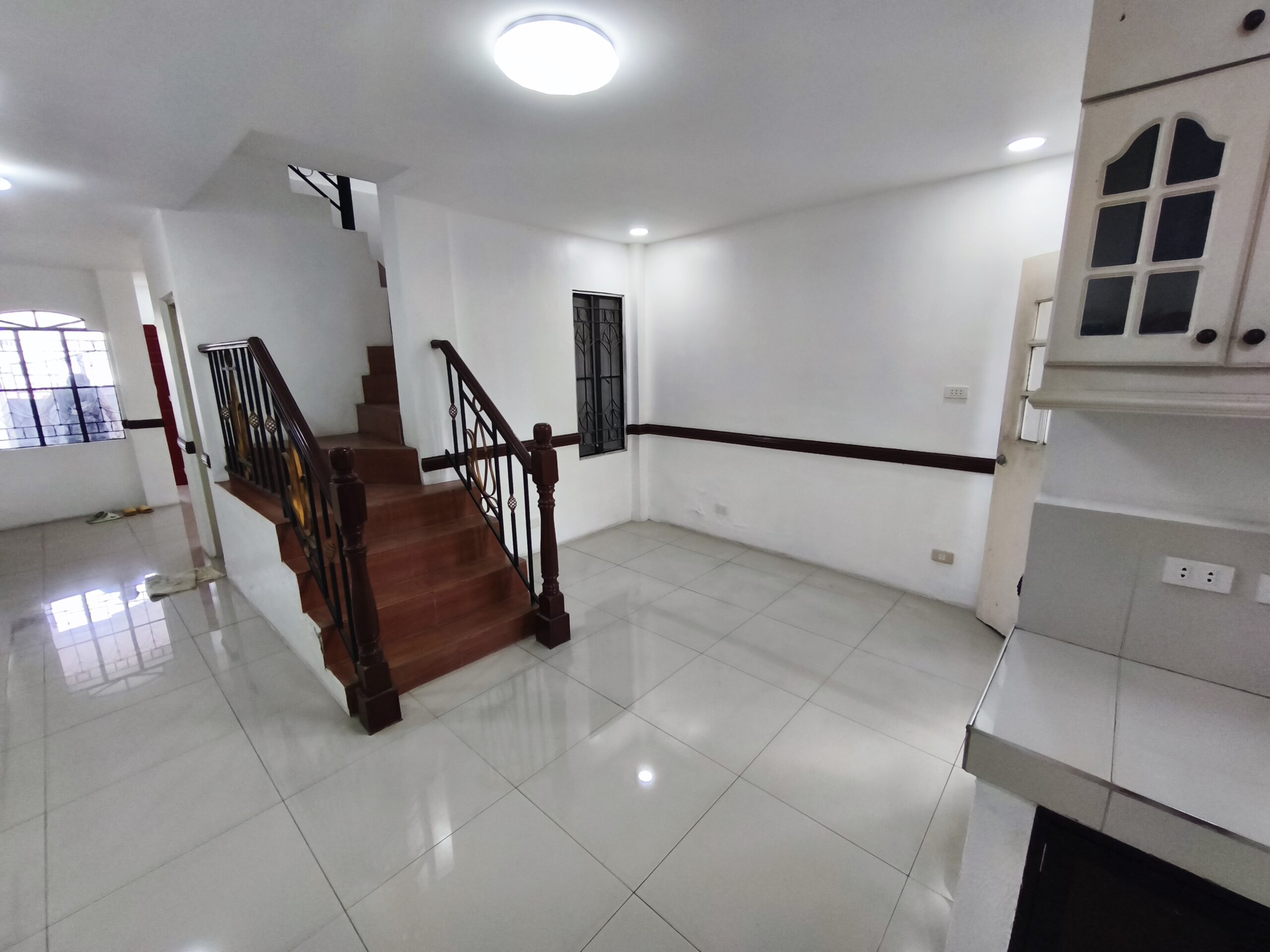 5BR 3-Storey House for Sale – St. Joseph Village QC (Near Congressional)