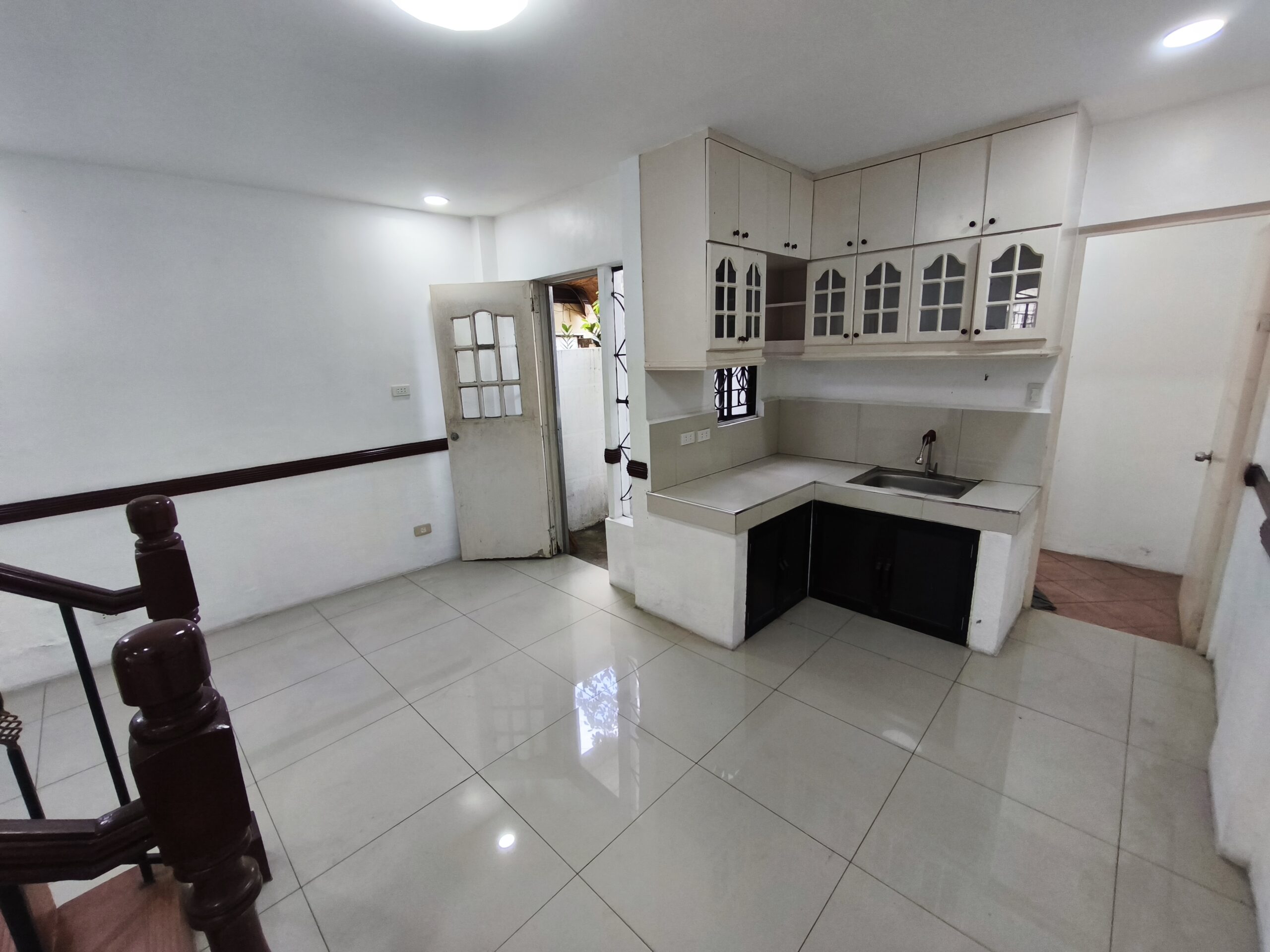 5BR 3-Storey House for Sale – St. Joseph Village QC (Near Congressional)