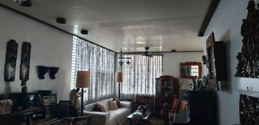 5BR Old House and Lot in Scout Gandia, Barangay Sacred Heart, Diliman, Quezon City