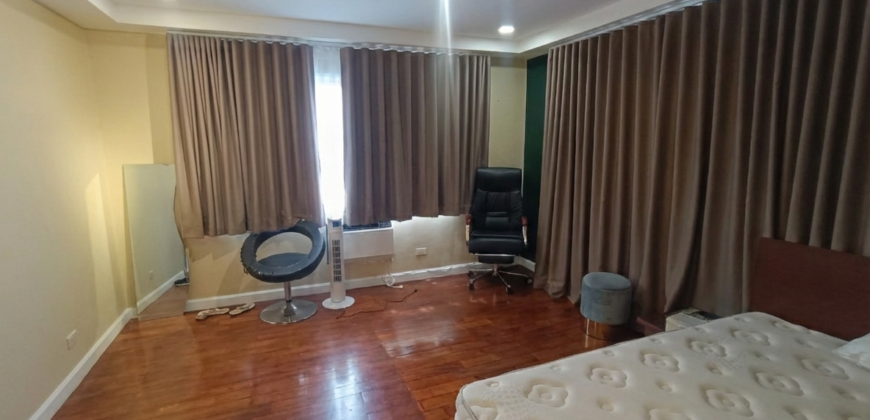 4BR Townhouse with 4 Parking in Teacher’s Village West, Quezon City