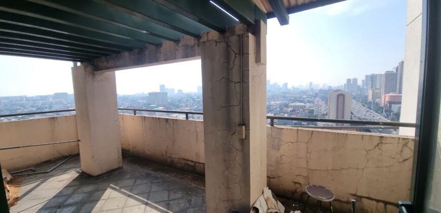 Bi-level Penthouse unit in West Tower along Osmeña Highway, Bangkal, Makati City