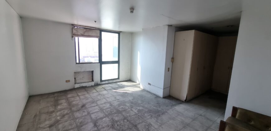 Bi-level Penthouse unit in West Tower along Osmeña Highway, Bangkal, Makati City