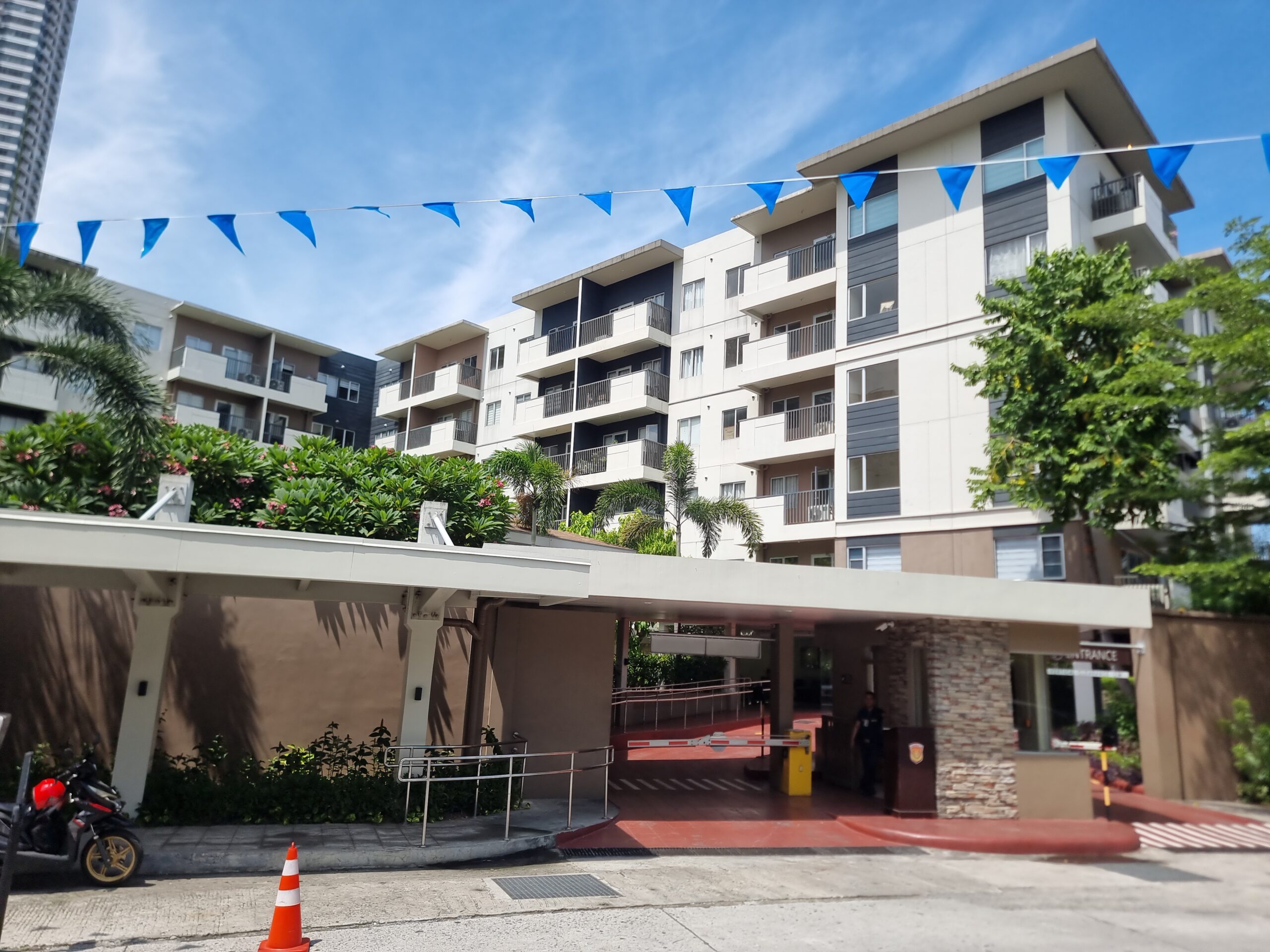 2BR Fully-furnished Low Rise Condo Unit at One Antonio, Sacred Heart cor. Dao St., San Antonio Village, Makati City
