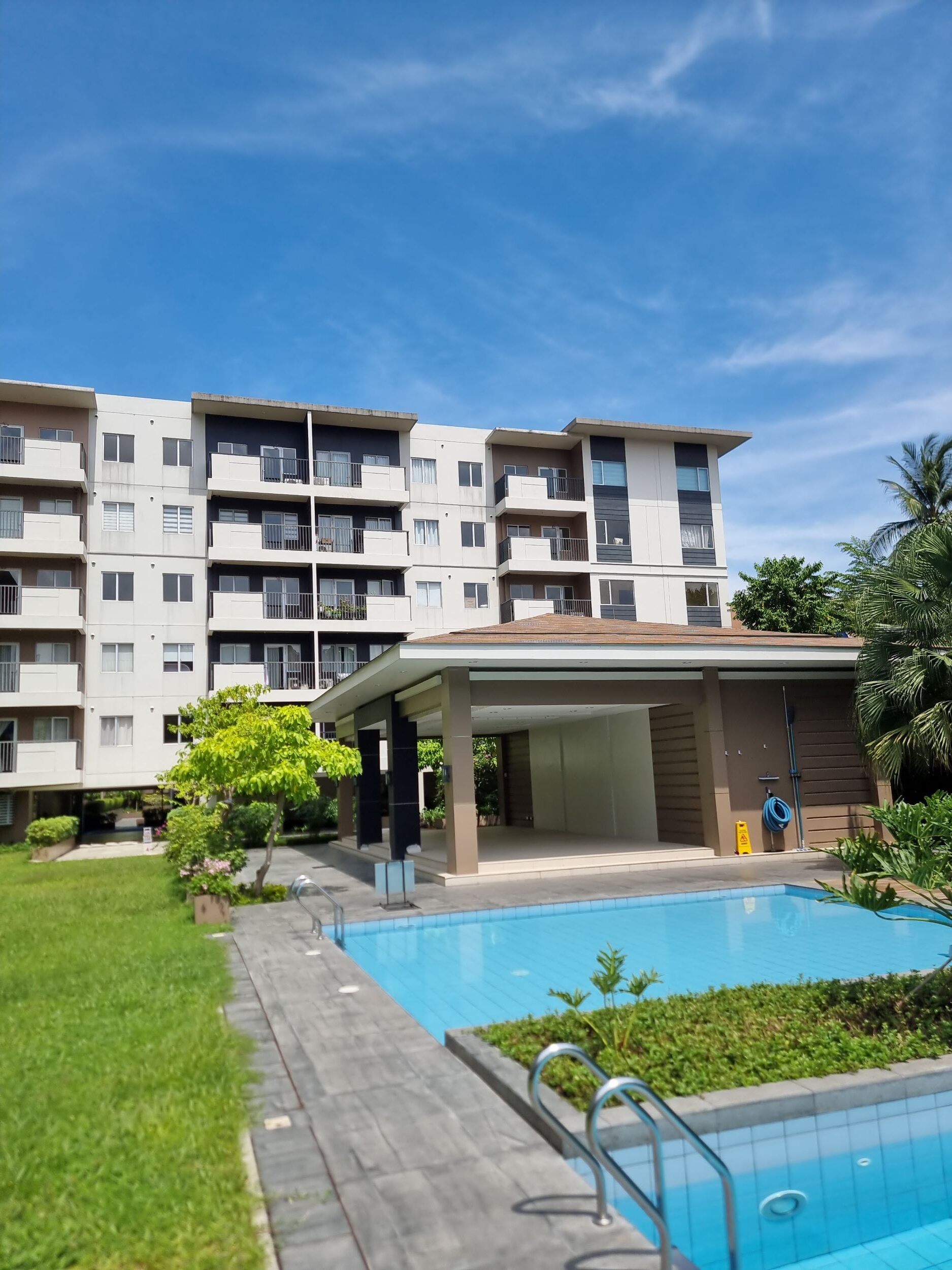 2BR Fully-furnished Low Rise Condo Unit at One Antonio, Sacred Heart cor. Dao St., San Antonio Village, Makati City