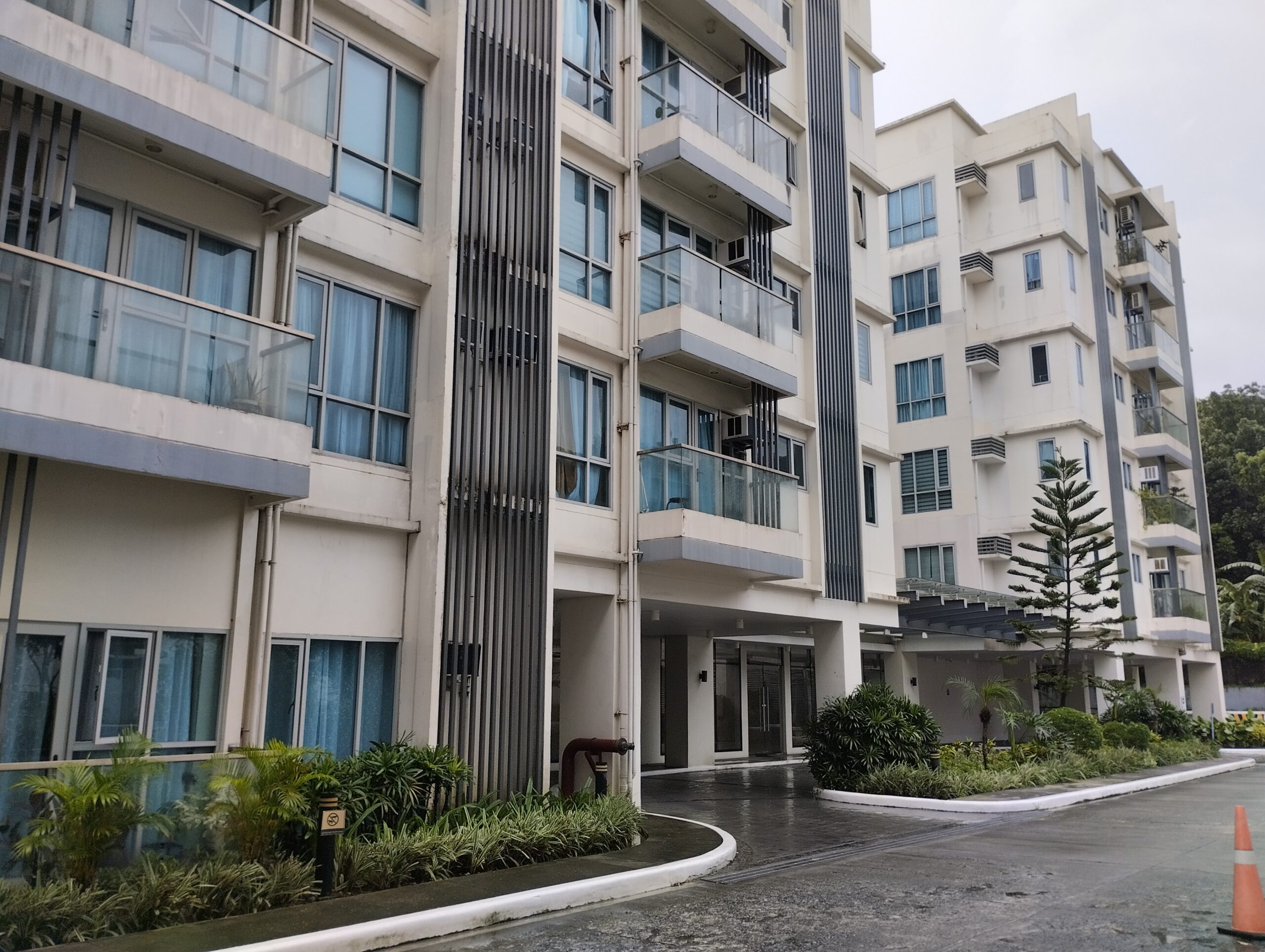 2BR + Maid’s Room | 2 Parking Slots | Golfhill Gardens, Capitol Hills